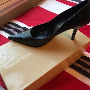 Black low heel pump